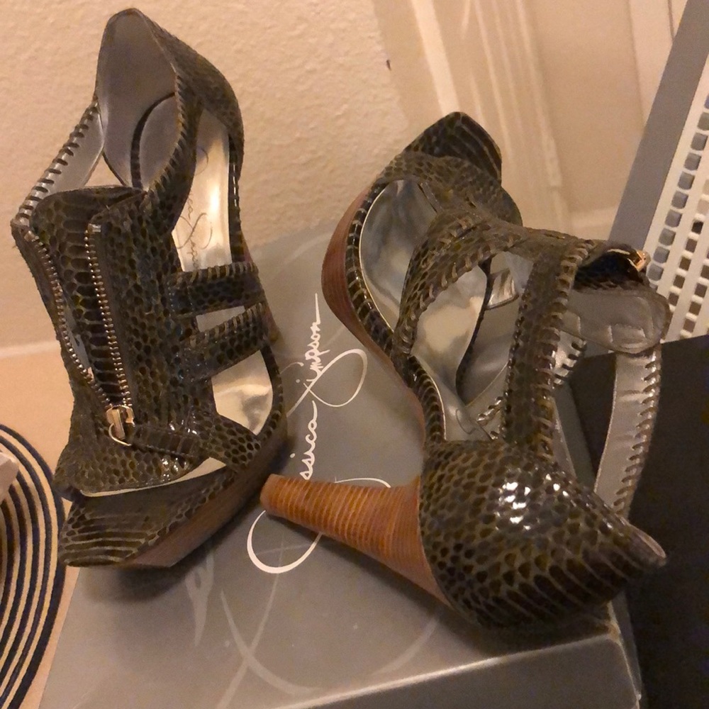 Heels - Picture 2 of 2